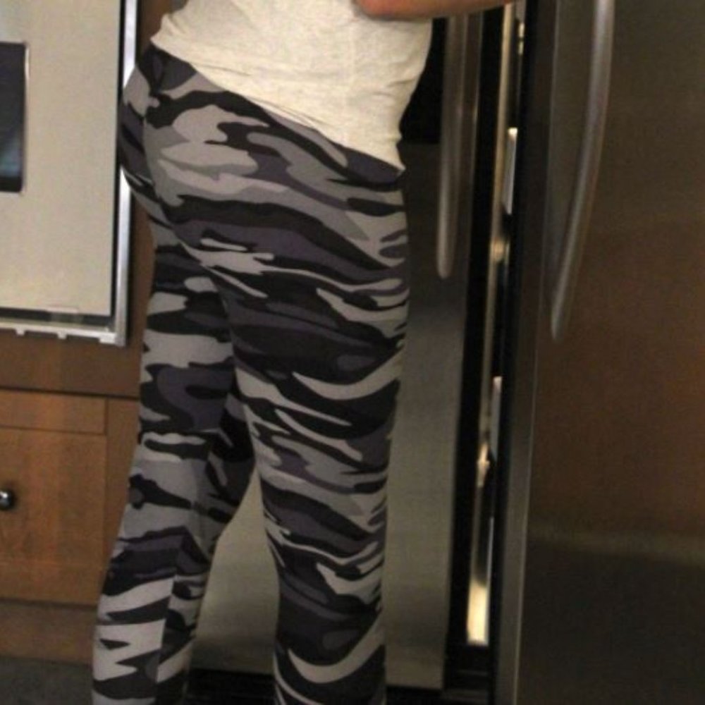 NWT Comfy leggings Camo Full Length Leggings - Picture 3 of 6